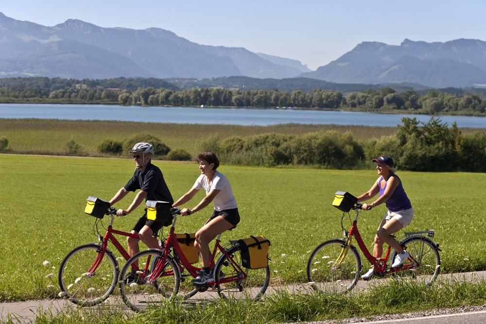 Radreise Deutschland Österreich von München nach Salzburg Radfahrer bei Breitenbrunn